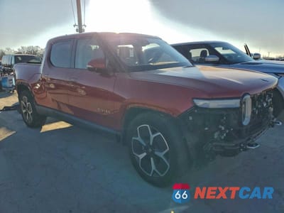 Czwarte zdjęcie samochodu z boku: 2023 RIVIAN R1T ADVENTURE VIN:7FCTGBAA5PN028122 - miniatura