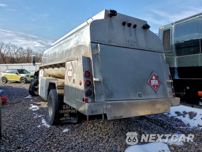 Trzecie zdjęcie samochodu z tyłu: 1995 INTERNATIONAL 4900 FUEL / LUBE TRUCK VIN:1HTSDAAN4SH633928 - miniatura