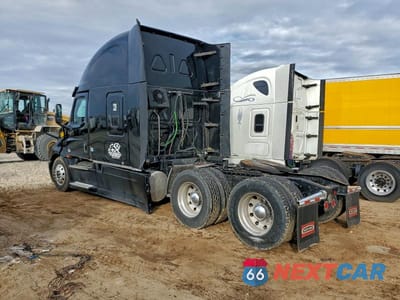 Trzecie zdjęcie samochodu z tyłu: 2020 FREIGHTLINER CASCADIA 126 SEMI TRUCK VIN:3AKJHHDR5LSLR8259 - miniatura