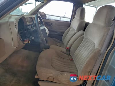 Zdjęcie 7 z 12 samochodu: 1999 CHEVROLET S TRUCK S10 VIN:1GCCS1448X8181855 - miniatura