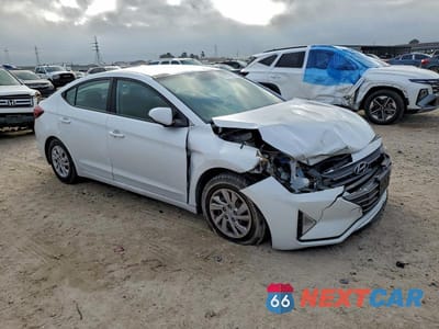 Czwarte zdjęcie samochodu z boku: 2019 HYUNDAI ELANTRA SE VIN:5NPD74LF1KH420005 - miniatura