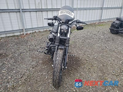 Drugie zdjęcie samochodu z przodu: 2018 HARLEY-DAVIDSON XL883 IRON 883 VIN:1HD4LE218JC401838 - miniatura