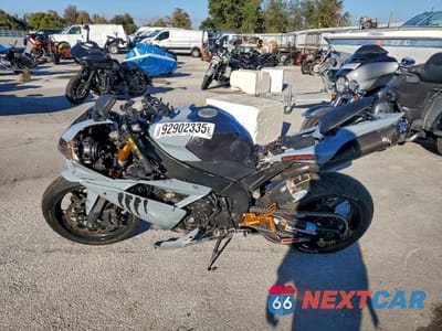 Trzecie zdjęcie samochodu z tyłu: 2008 YAMAHA YZFR1 VIN:JYARN20E48A012329 - miniatura