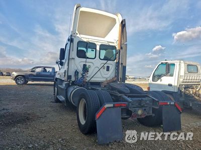 Trzecie zdjęcie samochodu z tyłu: 2015 FREIGHTLINER CASCADIA SEMI TRUCK VIN:1FUBGEDV5FLGH4750 - miniatura
