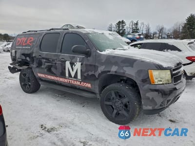 Czwarte zdjęcie samochodu z boku: 2010 CHEVROLET SUBURBAN K1500 LT VIN:1GNUKJE34AR254514 - miniatura