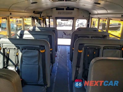 Zdjęcie 6 z 10 samochodu: 2012 CHEVROLET EXPRESS SCHOOL BUS VIN:1GB3G3BG4C1126062 - miniatura