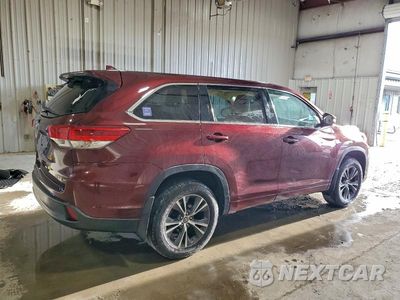 Trzecie zdjęcie samochodu z tyłu: 2018 TOYOTA HIGHLANDER LE VIN:5TDBZRFH1JS869009 - miniatura