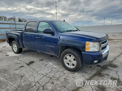 Czwarte zdjęcie samochodu z boku: 2011 CHEVROLET SILVERADO K1500 LT VIN:3GCPKSE30BG276295 - miniatura