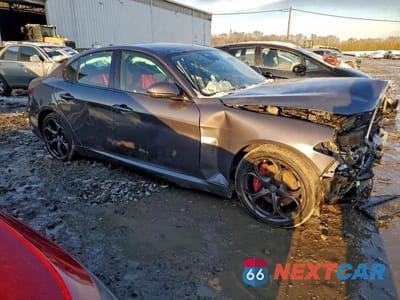 Czwarte zdjęcie samochodu z boku: 2018 ALFA ROMEO GIULIA TI Q4 VIN:ZARFAEEN0J7583158 - miniatura