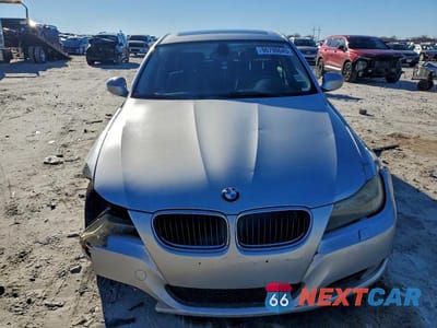 Piąte zdjęcie samochodu w środku: 2010 BMW 328 XI VIN:WBAPK7C52AA460536 - miniatura