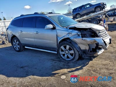 Czwarte zdjęcie samochodu z boku: 2017 CHEVROLET TRAVERSE LT VIN:1GNKRGKD8HJ334393 - miniatura