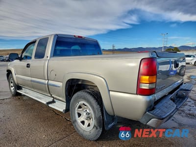 Drugie zdjęcie samochodu z przodu: 2001 GMC NEW SIERRA K1500 VIN:1GTEK19T51E177120 - miniatura