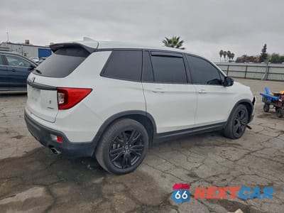 Trzecie zdjęcie samochodu z tyłu: 2020 HONDA PASSPORT SPORT VIN:5FNYF7H28LB005520 - miniatura