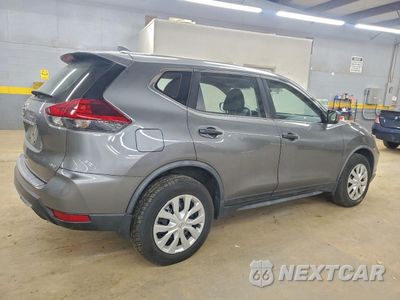 Trzecie zdjęcie samochodu z tyłu: 2018 NISSAN ROGUE S VIN:JN8AT2MV0JW312951 - miniatura