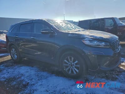 Czwarte zdjęcie samochodu z boku: 2020 KIA SORENTO LX V6 VIN:5XYPG4A5XLG614189 - miniatura