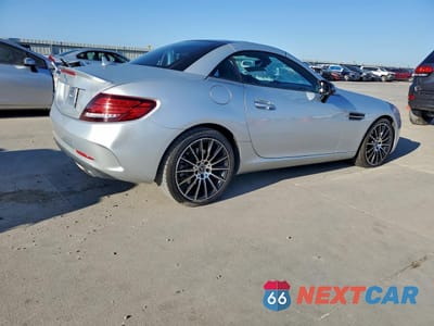 Trzecie zdjęcie samochodu z tyłu: 2019 MERCEDES-BENZ SLC 300 VIN:WDDPK3JA8KF160196 - miniatura