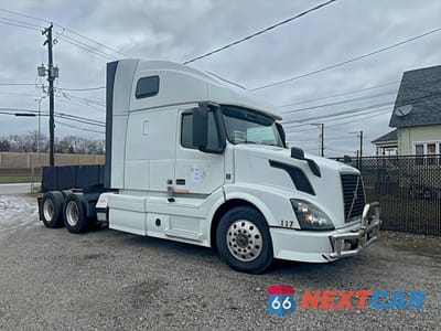 2014 VOLVO VN VNL 4V4NC9EH1EN167370 - główne zdjęcie licytacji z USA - miniatura
