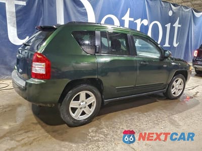 Trzecie zdjęcie samochodu z tyłu: 2010 JEEP COMPASS SPORT VIN:1J4NT4FBXAD622798 - miniatura