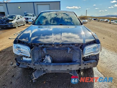 Piąte zdjęcie samochodu w środku: 2018 CHRYSLER 300 LIMITED VIN:2C3CCAEG3JH127021 - miniatura