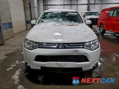 Piąte zdjęcie samochodu w środku: 2014 MITSUBISHI OUTLANDER GT VIN:JA4JZ4AX2EZ001144 - miniatura