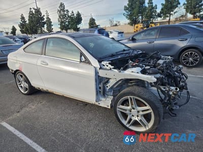 Czwarte zdjęcie samochodu z boku: 2013 MERCEDES-BENZ C 250 VIN:WDDGJ4HBXDG053347 - miniatura