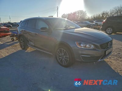Czwarte zdjęcie samochodu z boku: 2017 VOLVO V60 CROSS COUNTRY PREMIER VIN:YV440MWK6H1036067 - miniatura