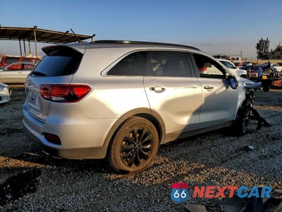 Trzecie zdjęcie samochodu z tyłu: 2019 KIA SORENTO LX VIN:5XYPG4A56KG598572 - miniatura