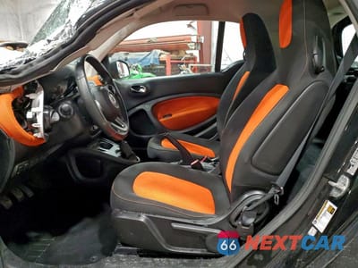 Zdjęcie 7 z 12 samochodu: 2016 SMART FORTWO VIN:WMEFJ5DA9GK080065 - miniatura