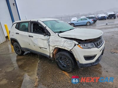 Czwarte zdjęcie samochodu z boku: 2020 JEEP COMPASS SPORT VIN:3C4NJDAB4LT116173 - miniatura