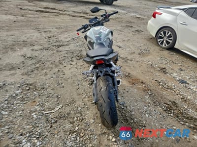 Zdjęcie 6 z 10 samochodu: 2024 HONDA CB650 R VIN:MLHRH1658R5000835 - miniatura