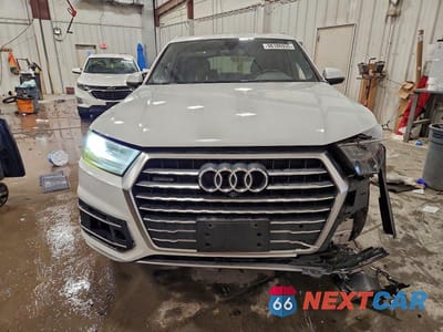 Piąte zdjęcie samochodu w środku: 2017 AUDI Q7 PREMIUM PLUS VIN:WA1LAAF73HD021279 - miniatura