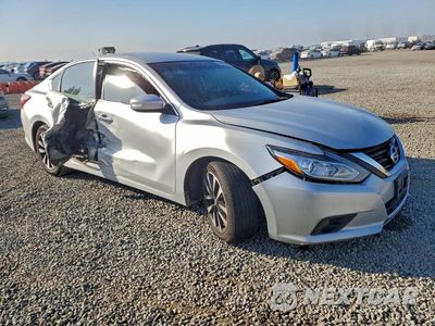 Czwarte zdjęcie samochodu z boku: 2018 NISSAN ALTIMA 2.5 VIN:1N4AL3AP5JC142598 - miniatura
