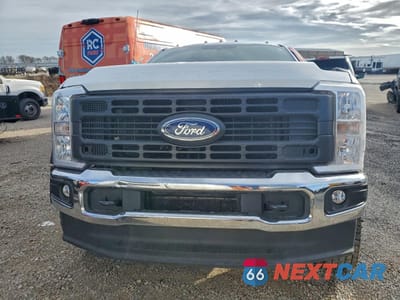 Piąte zdjęcie samochodu w środku: 2023 FORD F450 SUPER DUTY VIN:1FT8W4DT2PED07681 - miniatura