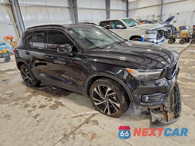 Czwarte zdjęcie samochodu z boku: 2021 VOLVO XC40 T5 R-DESIGN VIN:YV4162UMXM2444439 - miniatura