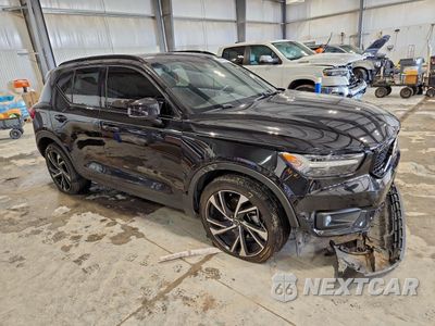 Czwarte zdjęcie samochodu z boku: 2021 VOLVO XC40 T5 R-DESIGN VIN:YV4162UMXM2444439 - miniatura