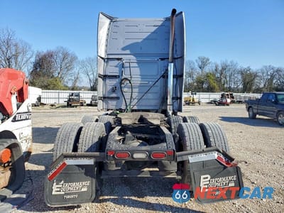 Zdjęcie 6 z 10 samochodu: 2014 VOLVO VNL SEMI TRUCK VIN:4V4NC9EH6EN162214 - miniatura