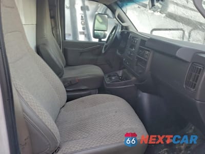 Piąte zdjęcie samochodu w środku: 2021 CHEVROLET EXPRESS G3500 VIN:1GB0GSF74M1163282 - miniatura