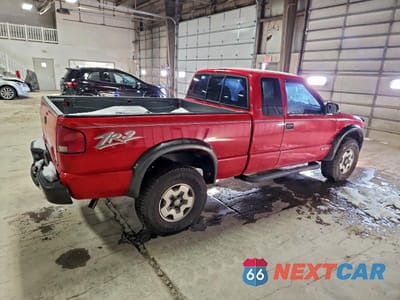 Trzecie zdjęcie samochodu z tyłu: 2000 CHEVROLET S TRUCK S10 VIN:1GCCT19W8Y8291149 - miniatura