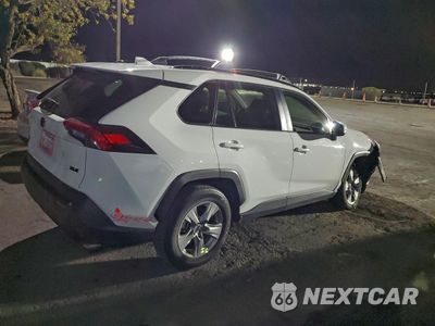 Trzecie zdjęcie samochodu z tyłu: 2019 TOYOTA RAV4 XLE VIN:JTMW1RFV8KD034889 - miniatura