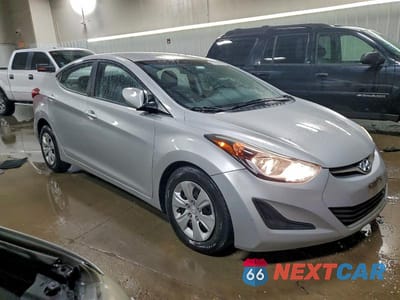 Czwarte zdjęcie samochodu z boku: 2016 HYUNDAI ELANTRA SE VIN:5NPDH4AE1GH739421 - miniatura