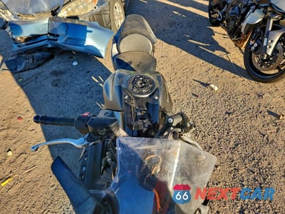 Piąte zdjęcie samochodu w środku: 2024 KAWASAKI EX650 R VIN:ML5EXER18RDAD5653 - miniatura