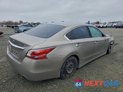 Trzecie zdjęcie samochodu z tyłu: 2015 NISS ALTIMA 2.5 VIN:1N4AL3AP4FN923284 - miniatura