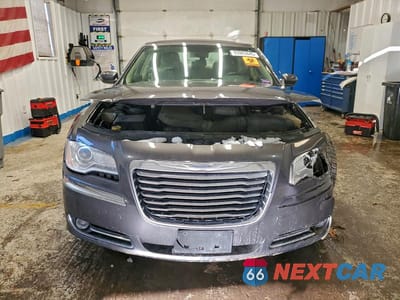 Piąte zdjęcie samochodu w środku: 2014 CHRYSLER 300 VIN:2C3CCARGXEH120390 - miniatura