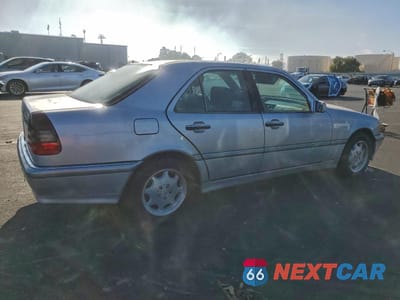 Trzecie zdjęcie samochodu z tyłu: 2000 MERCEDES-BENZ C 230 VIN:WDBHA24G0YA801079 - miniatura