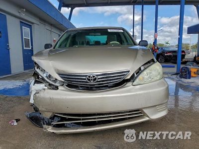 Piąte zdjęcie samochodu w środku: 2005 TOYOTA CAMRY LE VIN:4T1BE32K55U093796 - miniatura