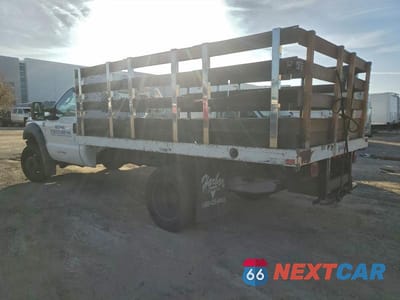 Drugie zdjęcie samochodu z przodu: 2013 FORD F550 FLATBED TRUCK VIN:1FDUF5GY8DEA10028 - miniatura