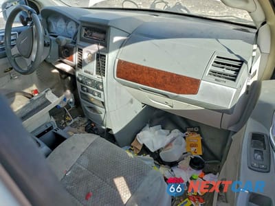 Zdjęcie 8 z 11 samochodu: 2010 CHRYSLER TOWN & COUNTRY TOURING VIN:2A4RR5D16AR479801 - miniatura