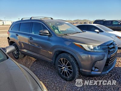 Czwarte zdjęcie samochodu z boku: 2018 TOYOTA HIGHLANDER SE VIN:5TDKZRFH6JS534067 - miniatura