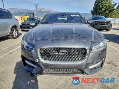 Piąte zdjęcie samochodu w środku: 2017 JAGUAR XF R - SPORT VIN:SAJBL4BN5HCY17976 - miniatura