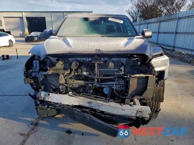 Piąte zdjęcie samochodu w środku: 2024 TOYOTA TUNDRA CREWMAX LIMITED VIN:5TFJC5DB4RX045144 - miniatura